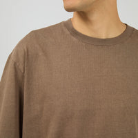 SILENT THEORY ESSENTIAL FIT TEE - MOCHA