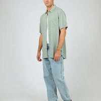 SILENT THEORY TEXTURED LINEN SHORT SLEEVE SHIRT - GREEN