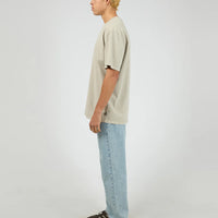 SILENT THEORY ESSENTIAL FIT TEE - CEMENT