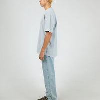 SILENT THEORY ESSENTIAL FIT TEE - SKY BLUE