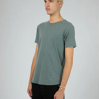 SILENT THEORY TAIL TEE - MOSS GREEN