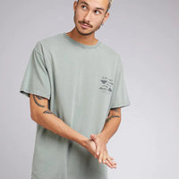 SILENT THEORY IMPACT SCOOP TEE