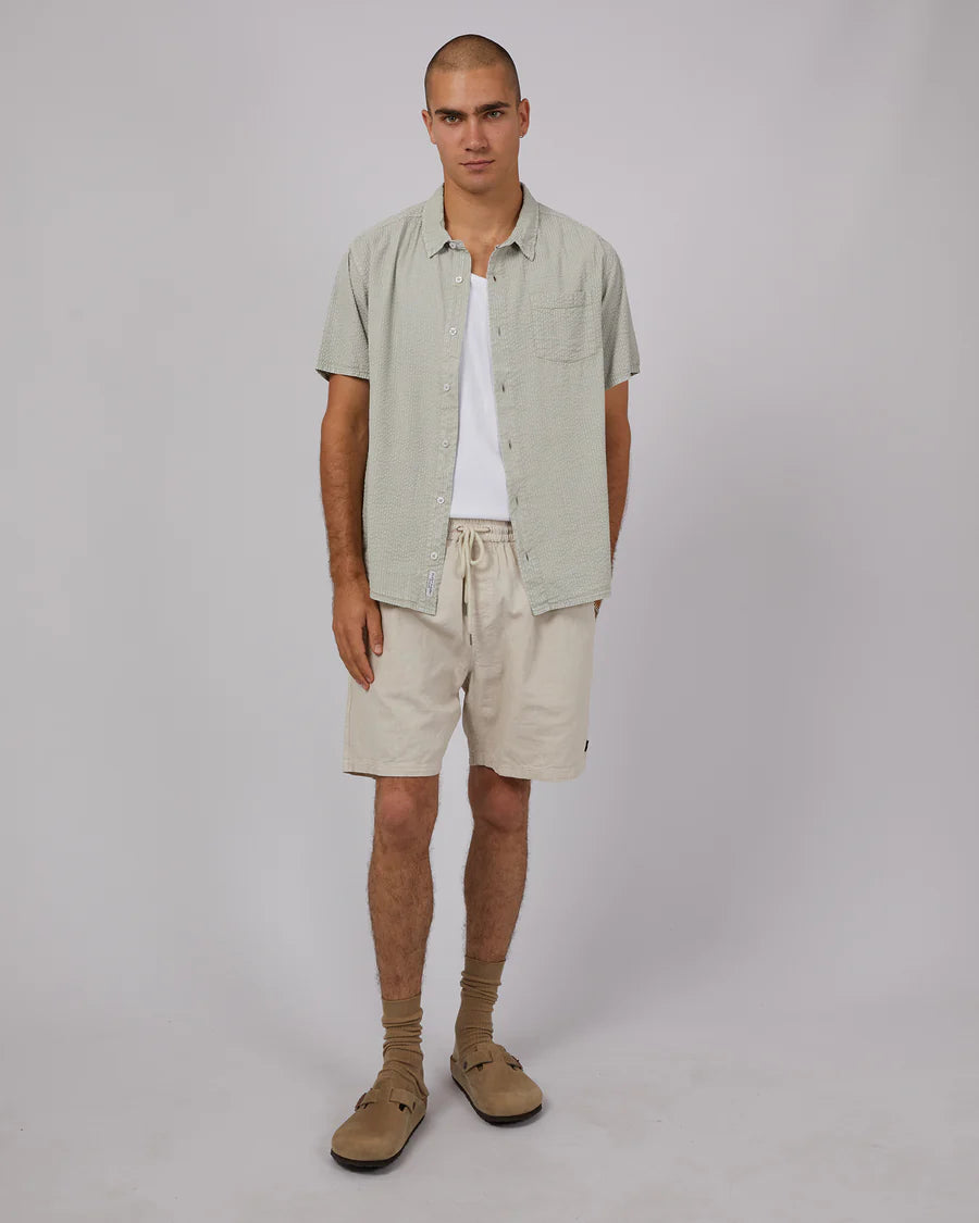 SILENT THEORY SEERSUCKER SHORT SLEEVE SHIRT - OLIVE