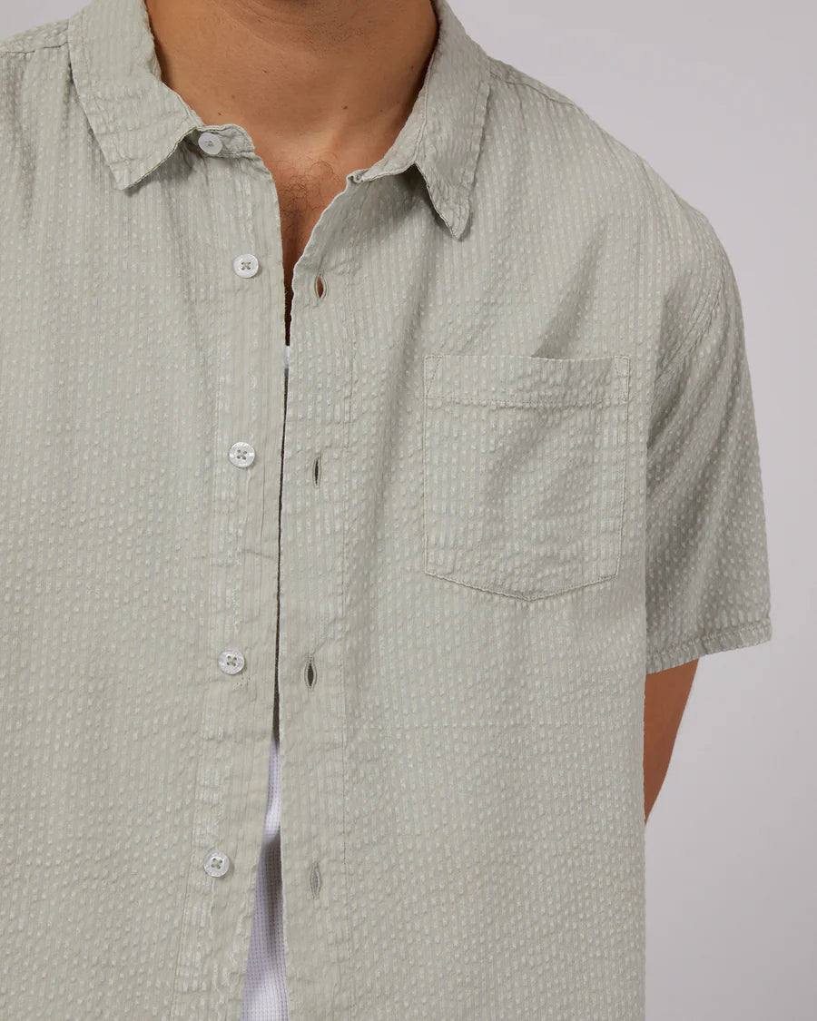 SILENT THEORY SEERSUCKER SHORT SLEEVE SHIRT - OLIVE