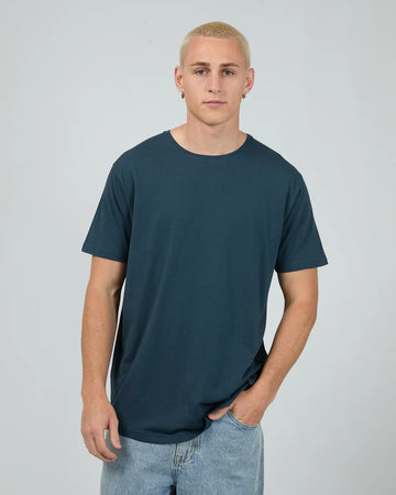 SILENT THEORY SOLID TAIL TEE - NAVY