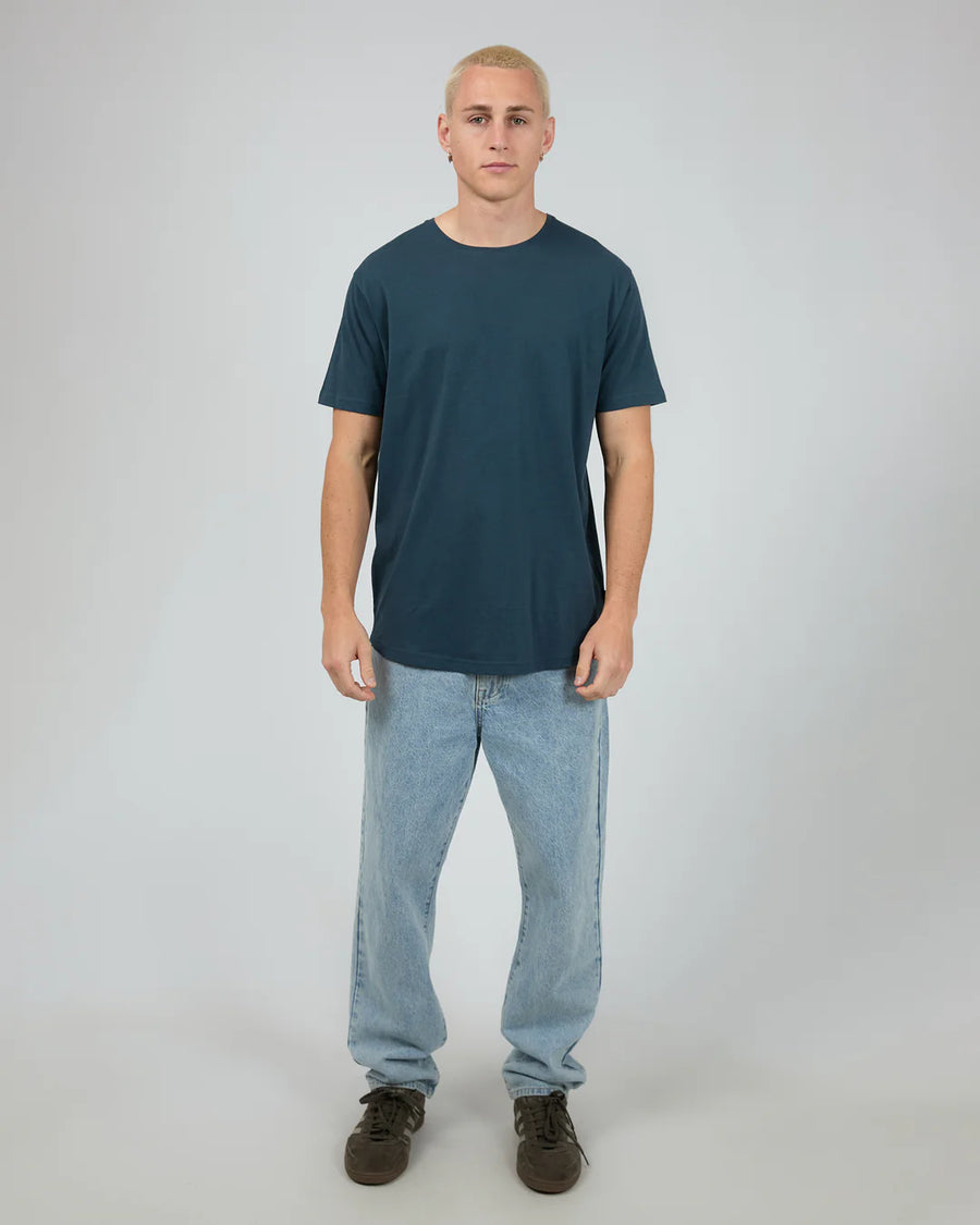 SILENT THEORY SOLID TAIL TEE - NAVY