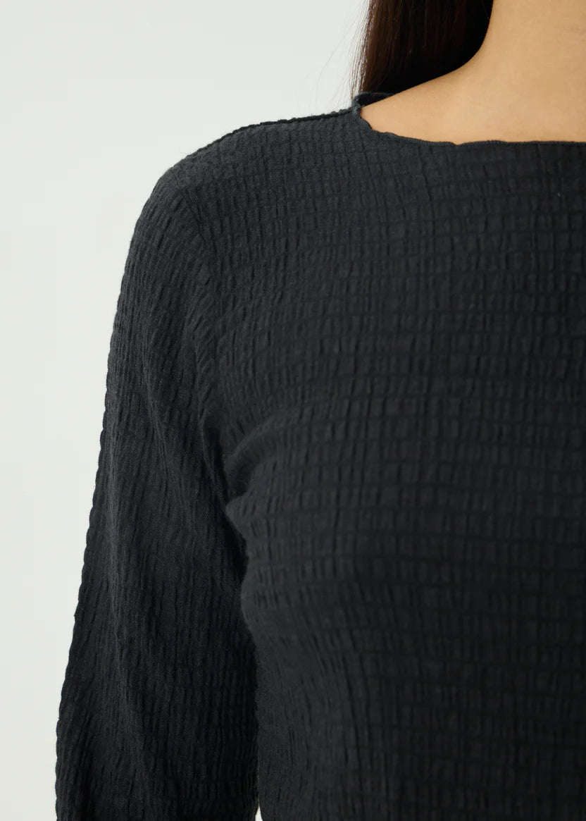 AFENDS FOCUS SEERSUCKER LONG SLEEVE TOP - BLACK