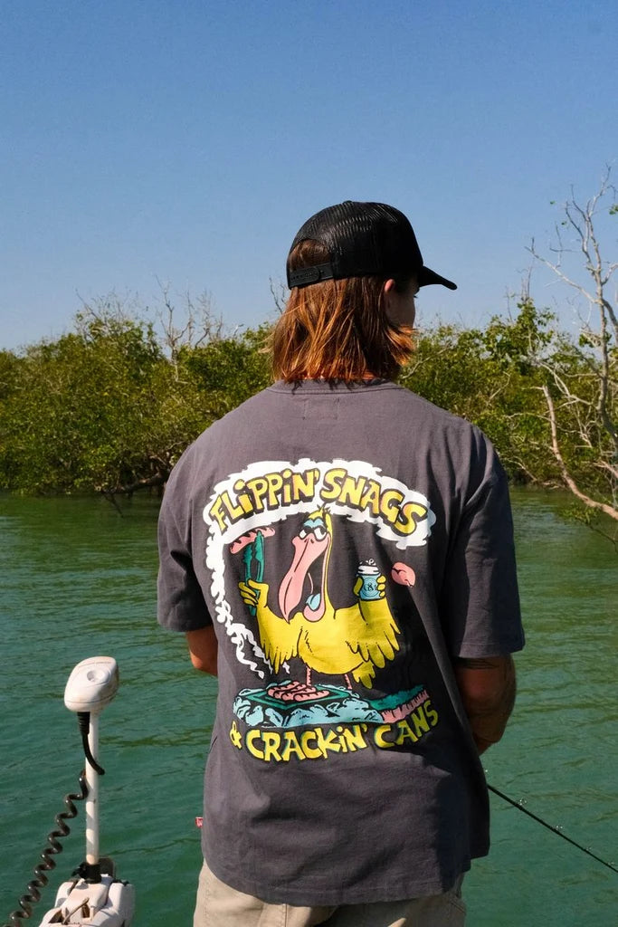 GENERAL STORE SNAGS AND CANS TEE - CHAR