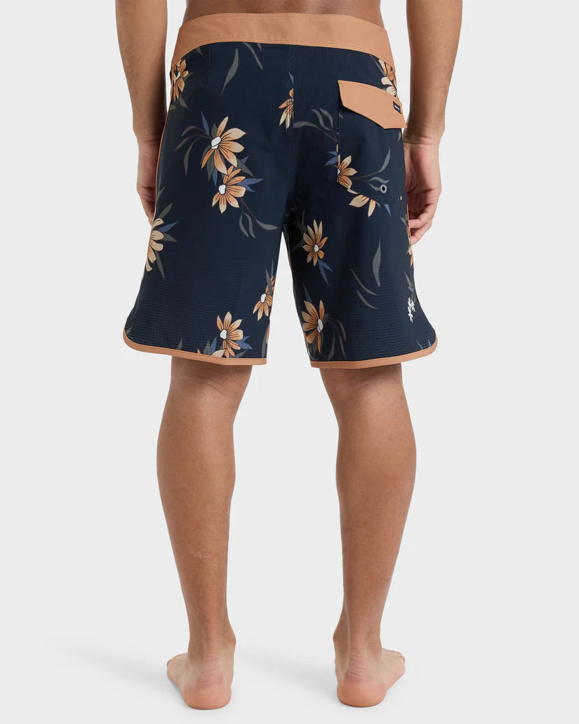 QUIKSILVER  HIGHLINE SCALLOP 19 - BLACK COASTAL FLORAL