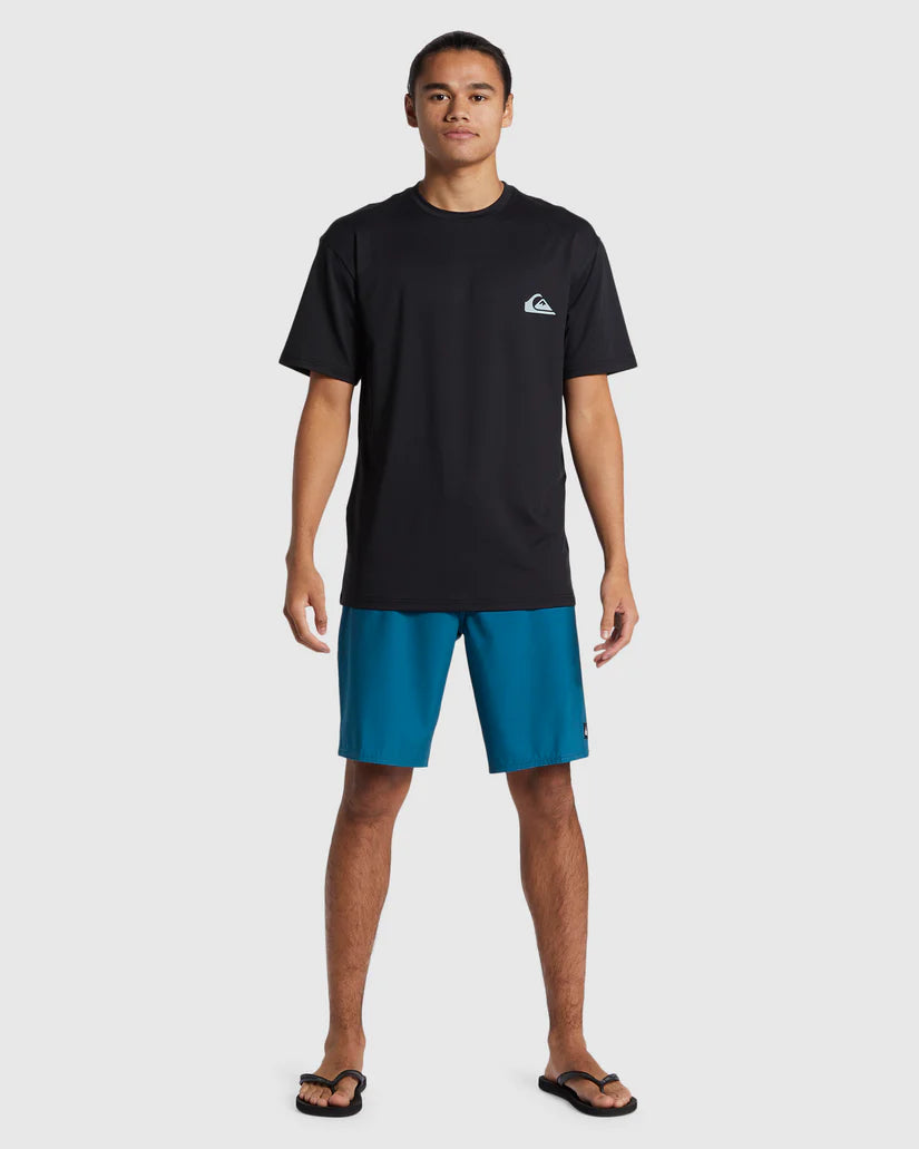 QUIKSILVER MEN'S EVERYDAY SURF TEE SHORT SLEEVE UPF 50 - BLACK