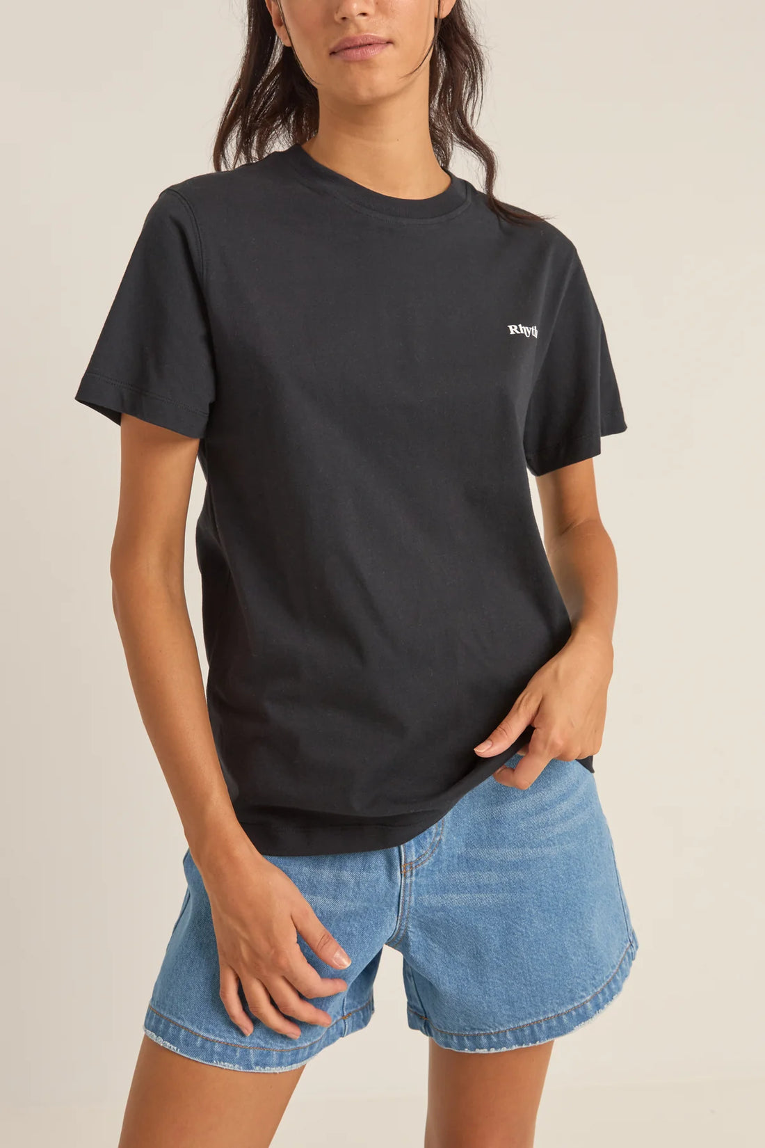 Mutaul Ruthm Logo RHYTHM LOGO BOYFRIEND T-SHIRT - BLACK – Chozen Surf