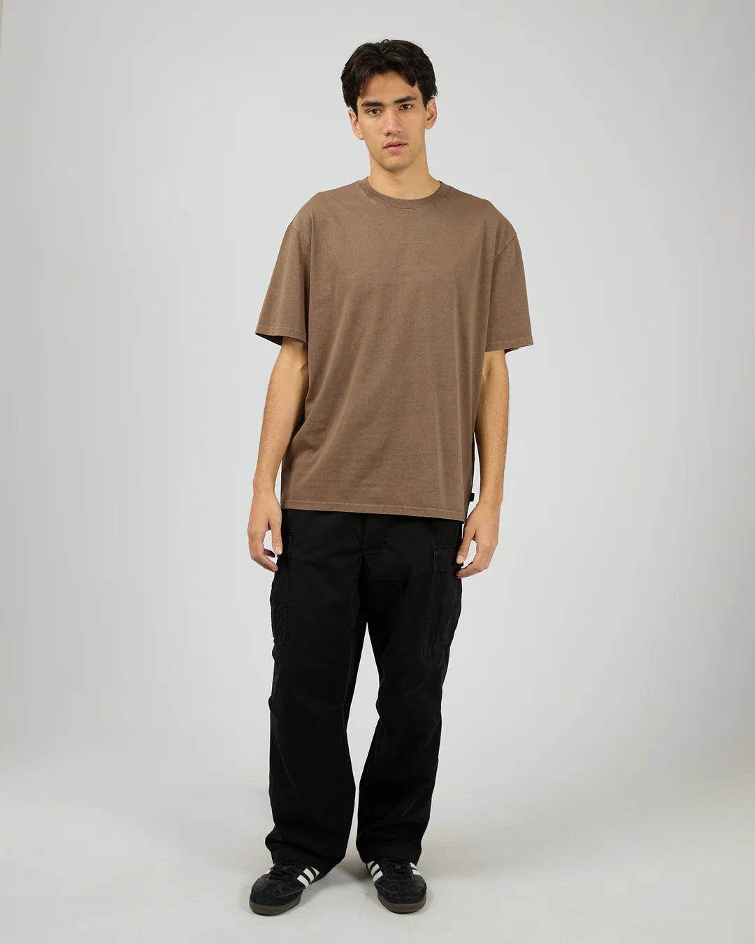 SILENT THEORY ESSENTIAL FIT TEE - MOCHA