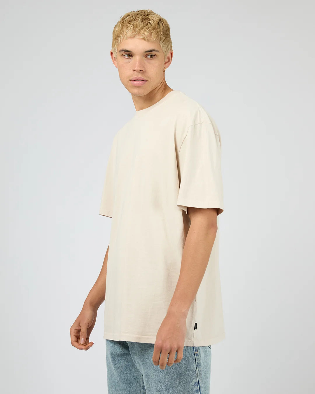 SILENT THEORY ESSENTIAL FIT TEE - NATURAL