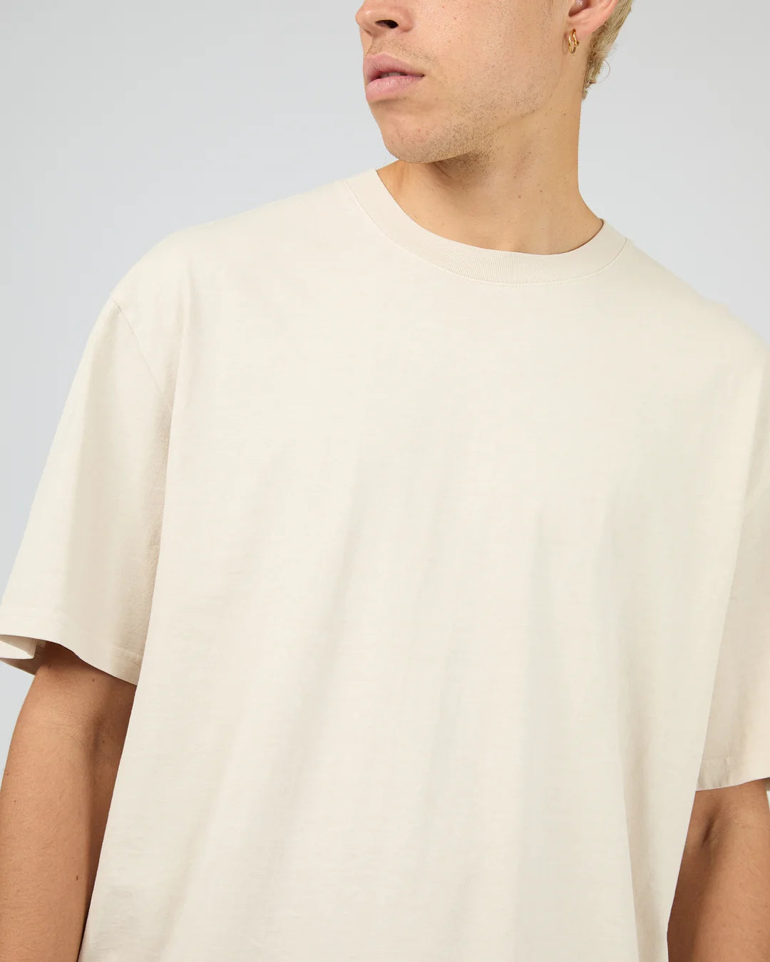 SILENT THEORY ESSENTIAL FIT TEE - NATURAL