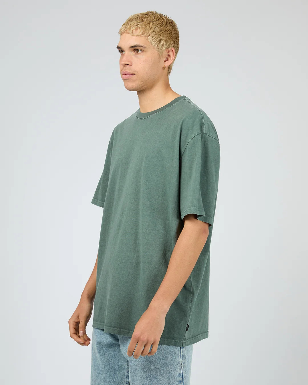 SILENT THEORY ESSENTIAL FIT TEE - PINE