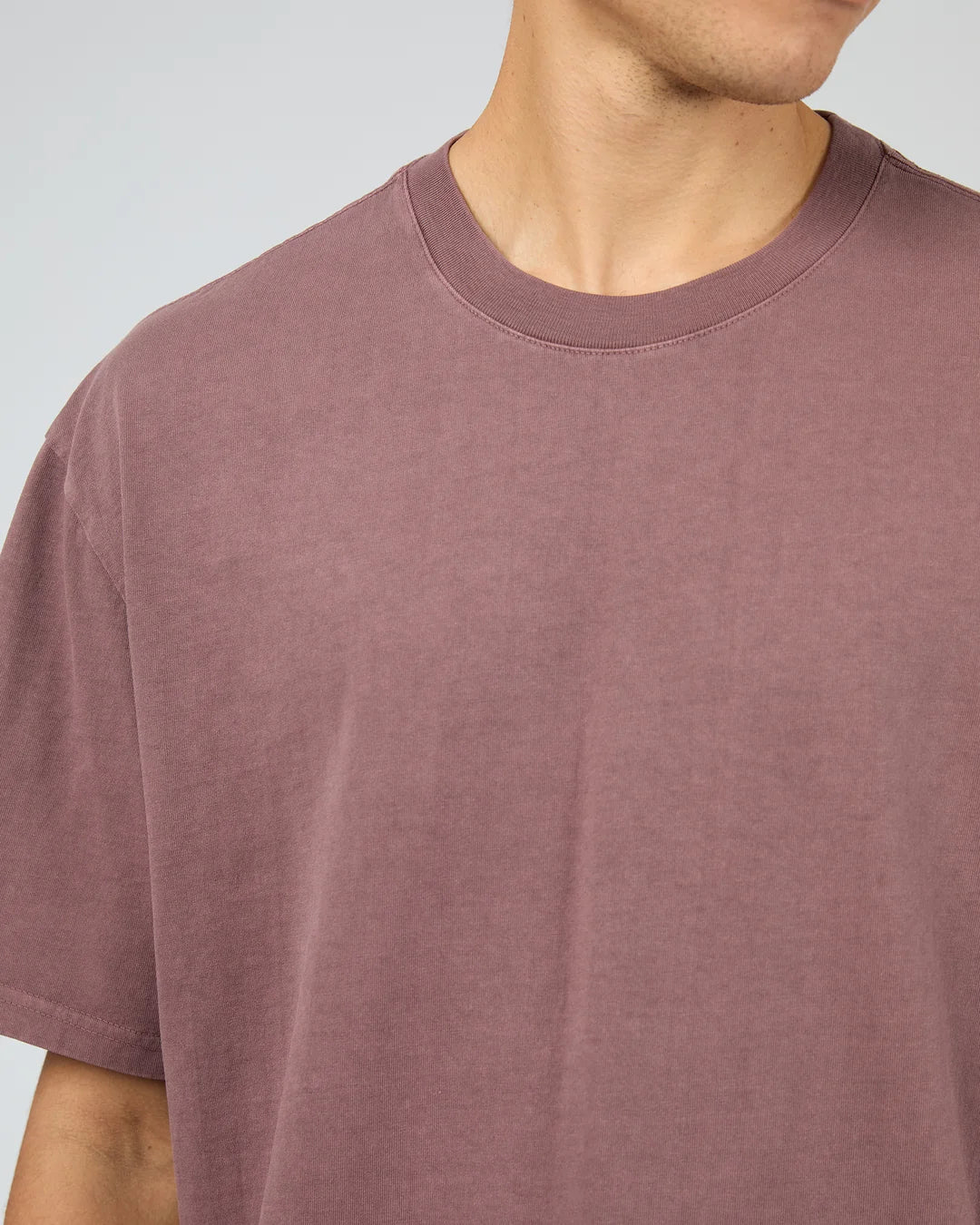 SILENT THEORY ESSENTIAL FIT TEE - VINO