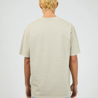 SILENT THEORY ESSENTIAL FIT TEE - CEMENT