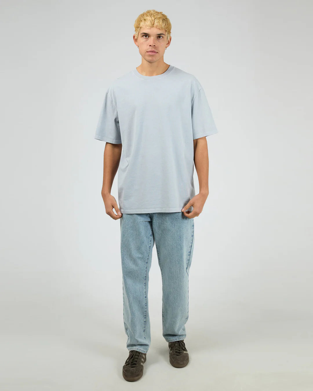 SILENT THEORY ESSENTIAL FIT TEE - SKY BLUE