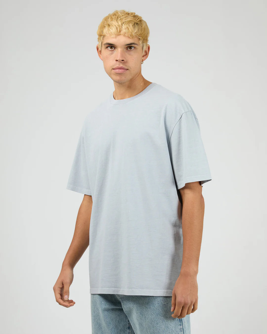 SILENT THEORY ESSENTIAL FIT TEE - SKY BLUE
