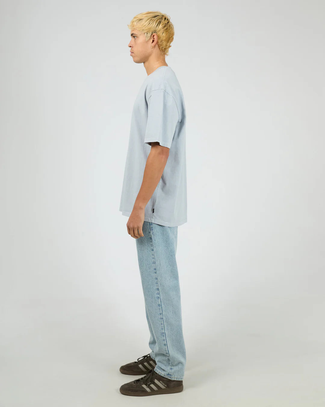 SILENT THEORY ESSENTIAL FIT TEE - SKY BLUE
