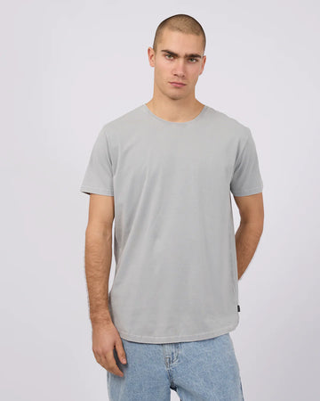 SILENT THEORY TAIL TEE - STEEL