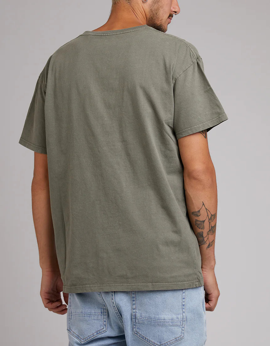 SILENT THEORY MENS CLASSIC TEE - KHAKI