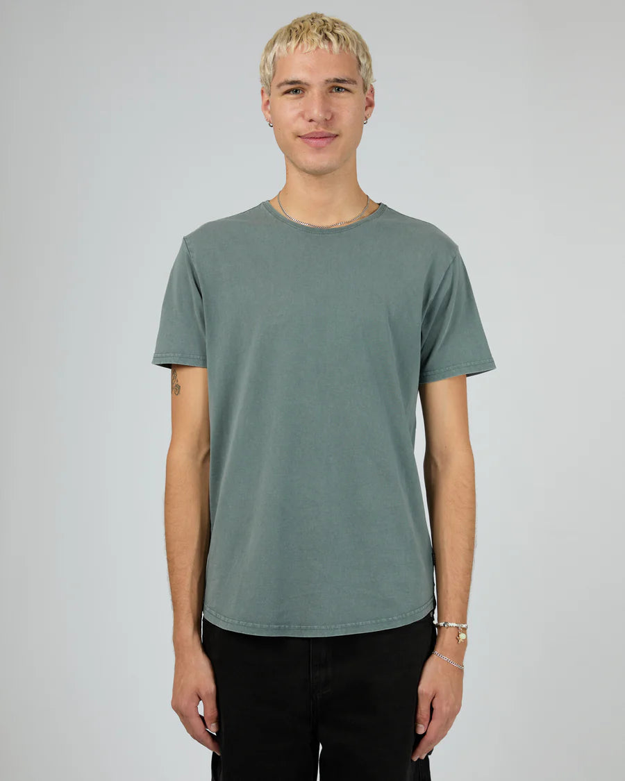 SILENT THEORY TAIL TEE - MOSS GREEN