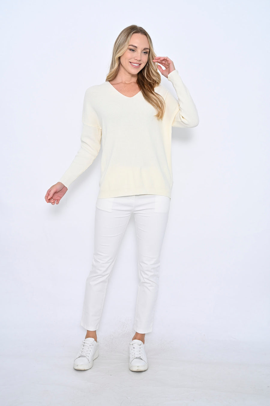 CALI & CO V-NECK RIBBED TOP - CREAM